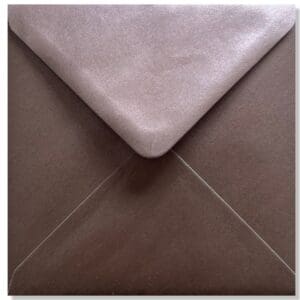 vierkante enveloppen metallic chocolade bruin